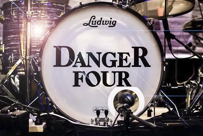 Contratar a DANGER FOUR Contacto al: 011 5452-1766