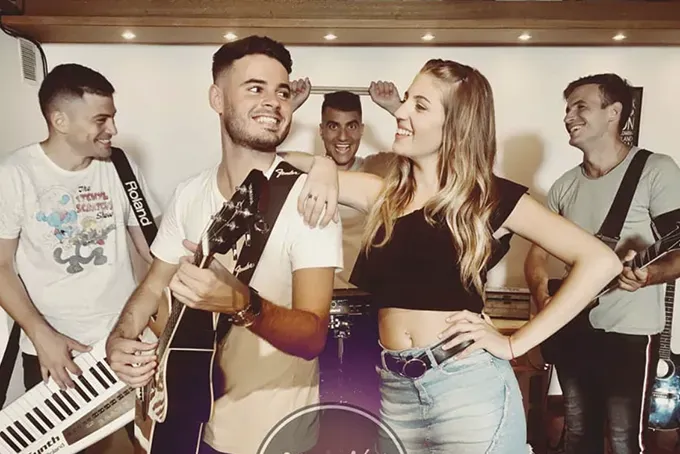 Contratar a VERSION CUMBIA Contacto al: 011 5452-1766