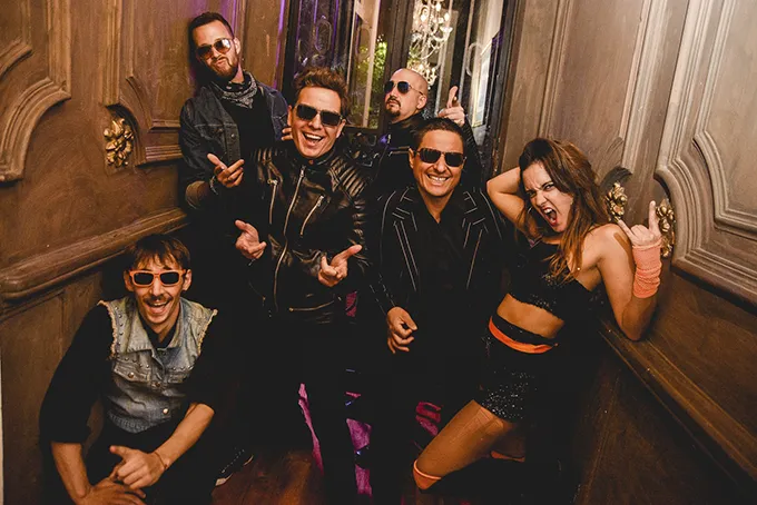 Contratar a POGO ARGENTINO Contacto al: 011 5452-1766