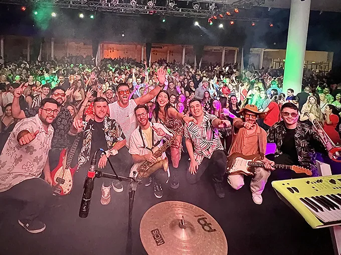 Contratar a AVIADORES Sin Escala Contacto al: 011 5452-1766