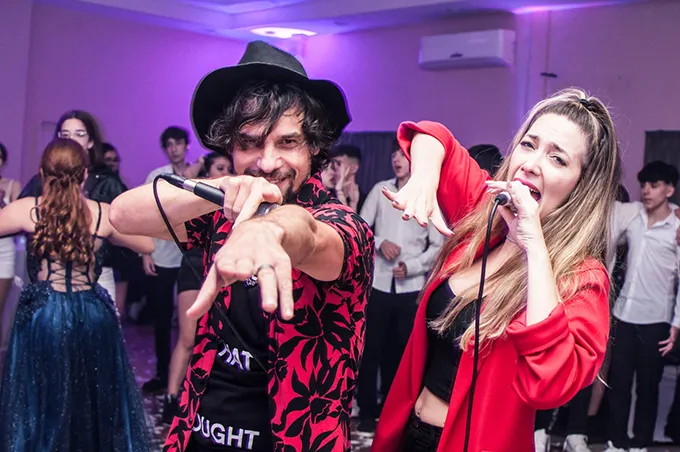 Contratar a COVER HITS Contacto al: 011 5452-1766