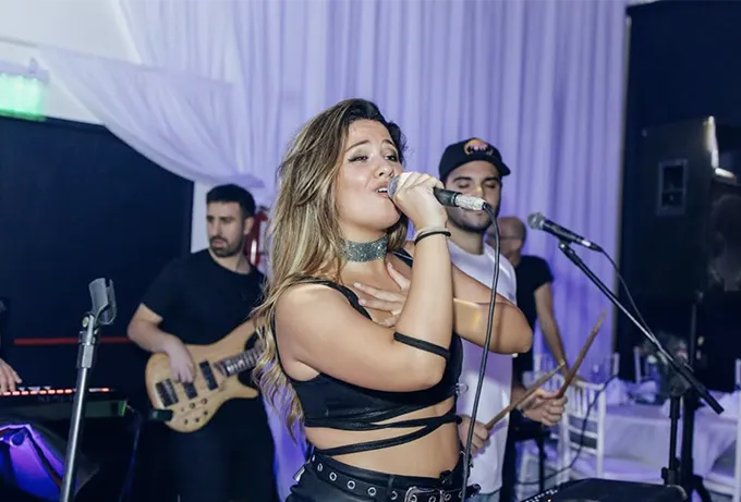 Contratar a LA SHAMPOO Contacto al: 011 5452-1766